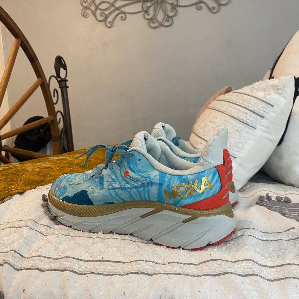 Hoka Clifton 8